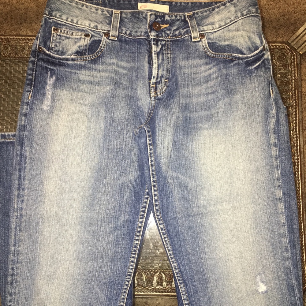 The Buckle-BKE- Distressed Jeans EUC